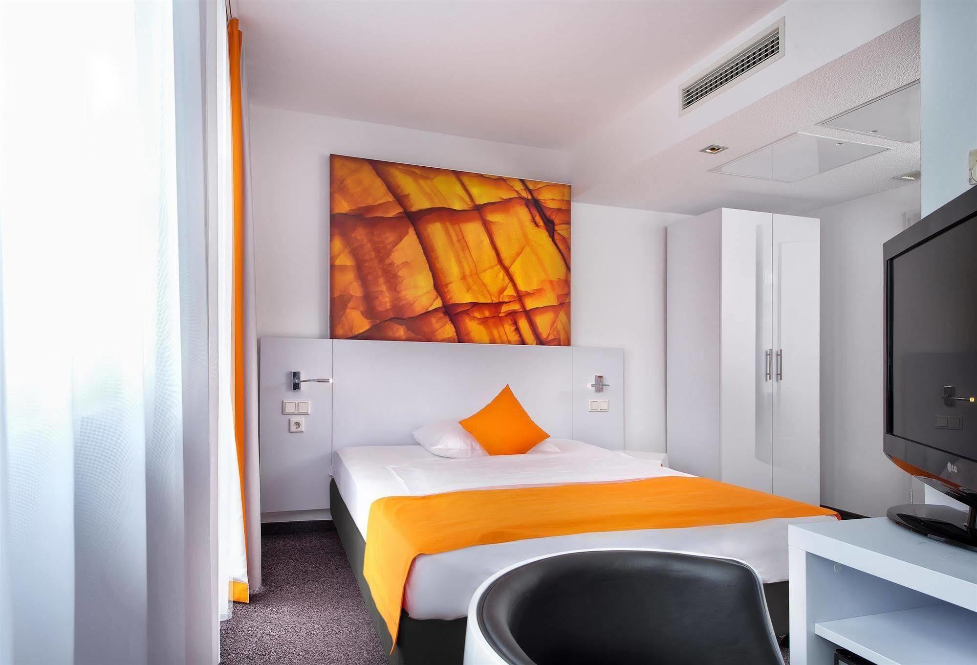 Отель Wyndham Garden Centre Koenigsallee 4*